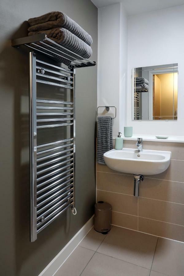 Modern One Bedroom Apartment In Cardiff Bay Kültér fotó